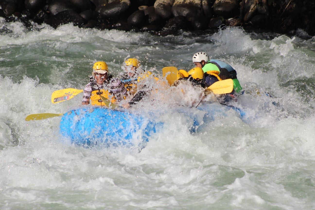 Rafting en aguas rápidas
